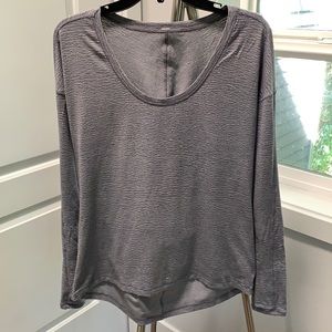 Lululemon gray design loose style top size 8